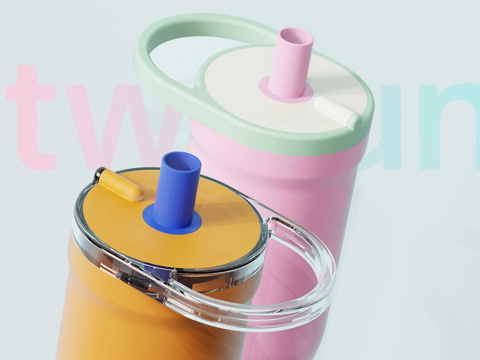 Close-up of Trizuno lids showing straw openings and transparent carrying handles